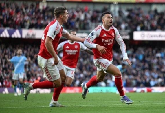 Arsenal duy trì mạch thắng, sáng cửa đua vô địch